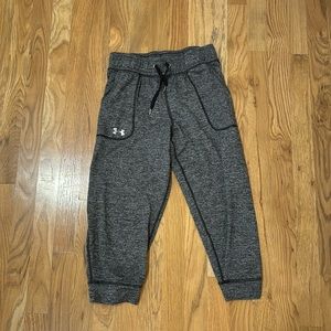 cropped under armor joggers size xs